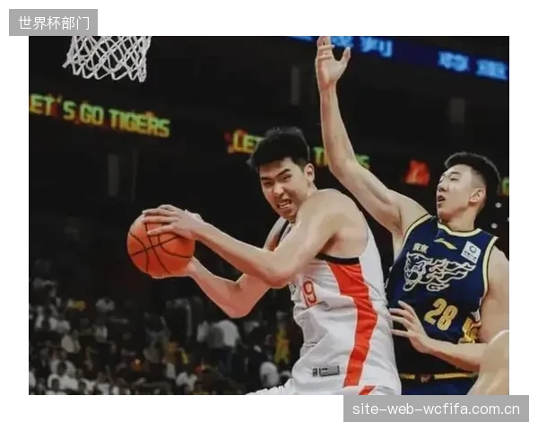 CBA新赛季将大幅收紧外援政策,旨在为本土球员提供更多成长空间。 CBA新赛季将大幅收紧外援政策,旨在为本土球员提供更多成长空间。
